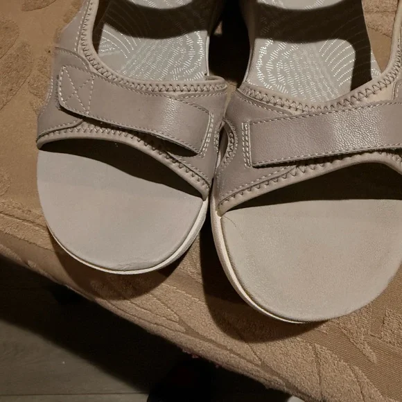 Clarks Women's Sandals - Cream - Picture 6 of 16